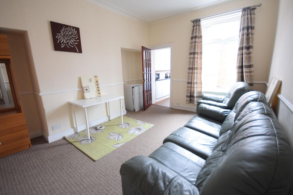 Property photo 2 of 10 Living Room