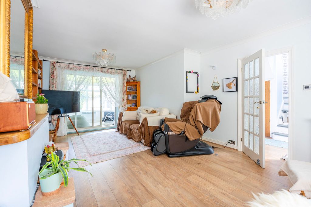 Property photo 3 of 22