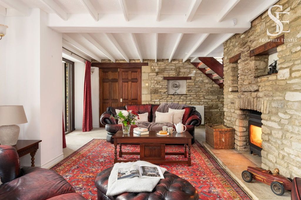 Property photo 2 of 22 Living Room