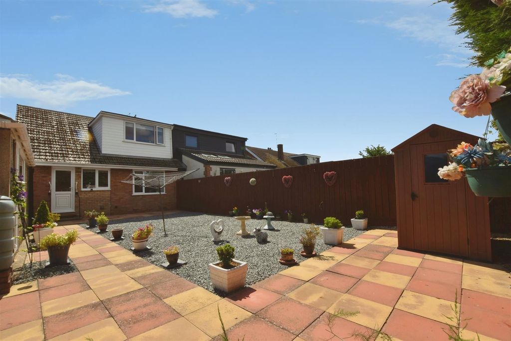 Property photo 3 of 23 3F6dcc13-Garden 20Bb.Jpg