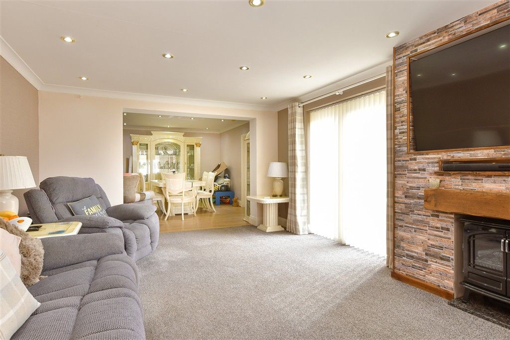 Property photo 2 of 17 Lounge