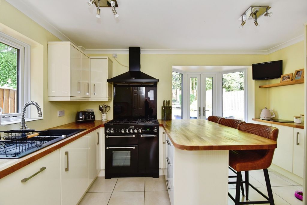 Property photo 2 of 20 Pbox-Img.Jpg