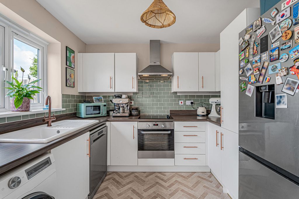Property photo 3 of 15 Kitchen
