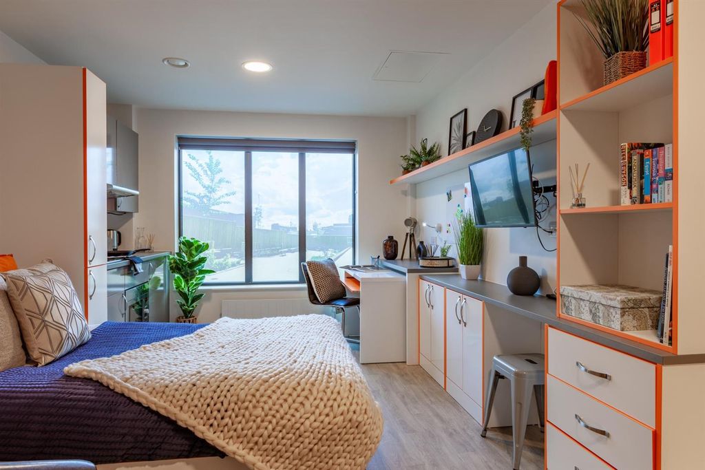 Property photo 2 of 15