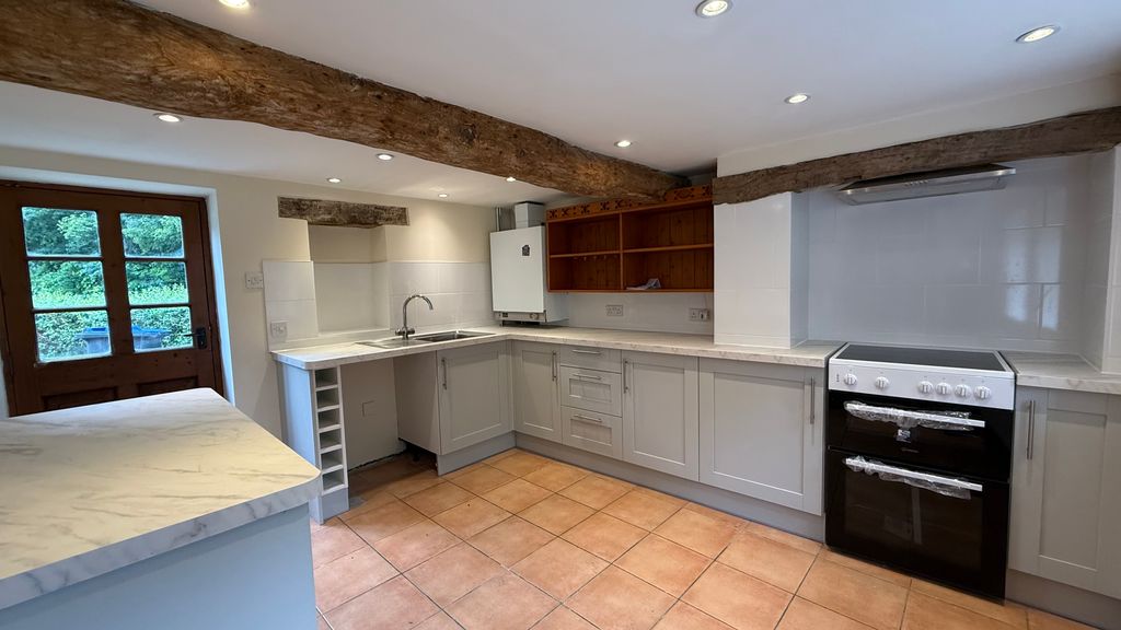 Property photo 3 of 14 Kitchen