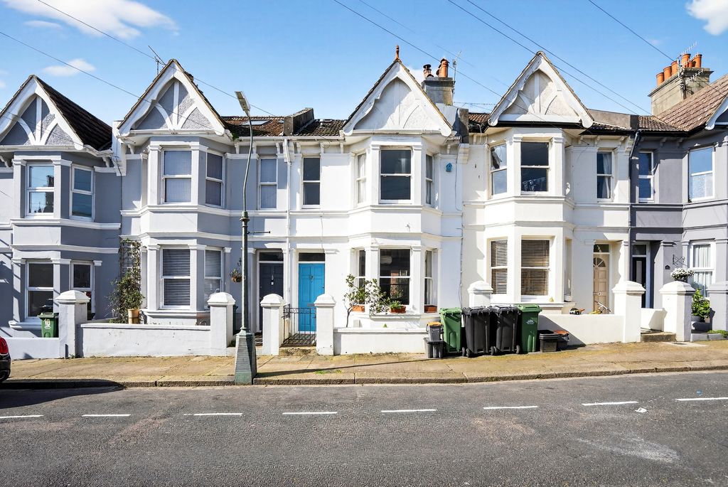 Property photo 1 of 18 Front