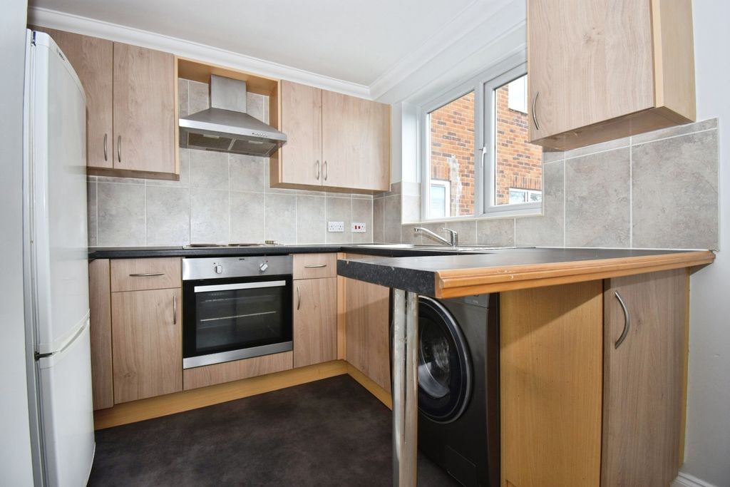 Property photo 3 of 5 Kitchen