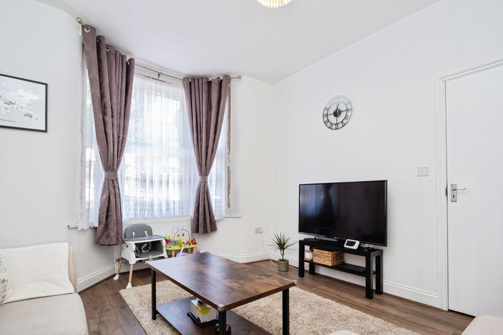 Property photo 2 of 23
