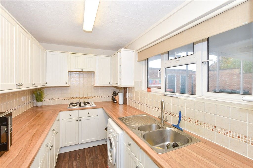 Property photo 1 of 4 Kitchen