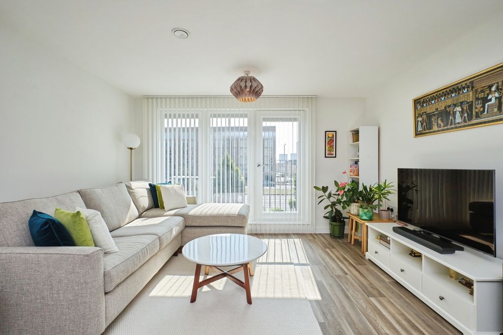 Property photo 2 of 17 Pbox-Img.Jpg
