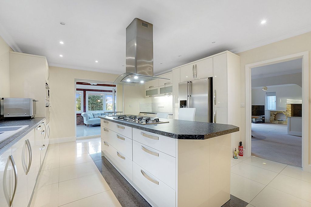 Property photo 3 of 48