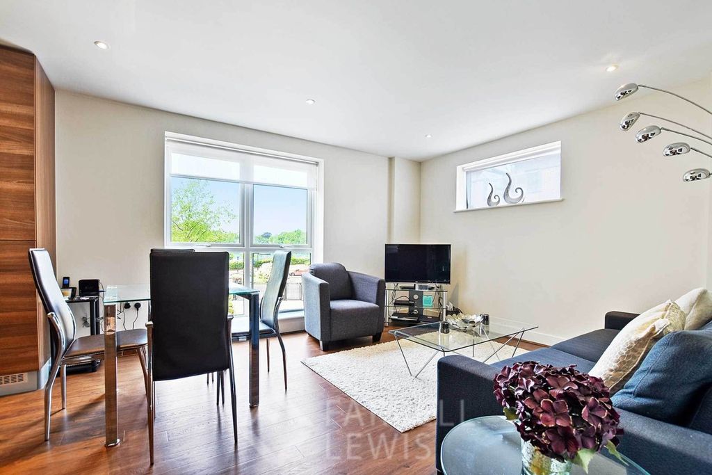 Property photo 2 of 9