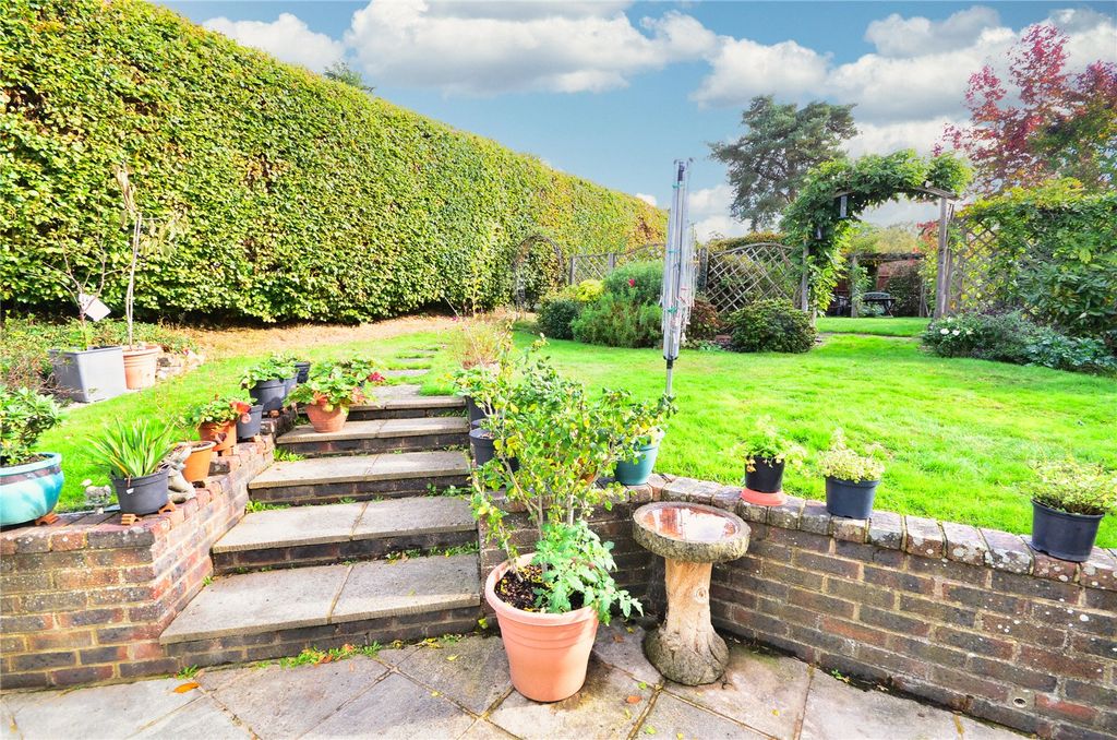 Property photo 2 of 27 Garden