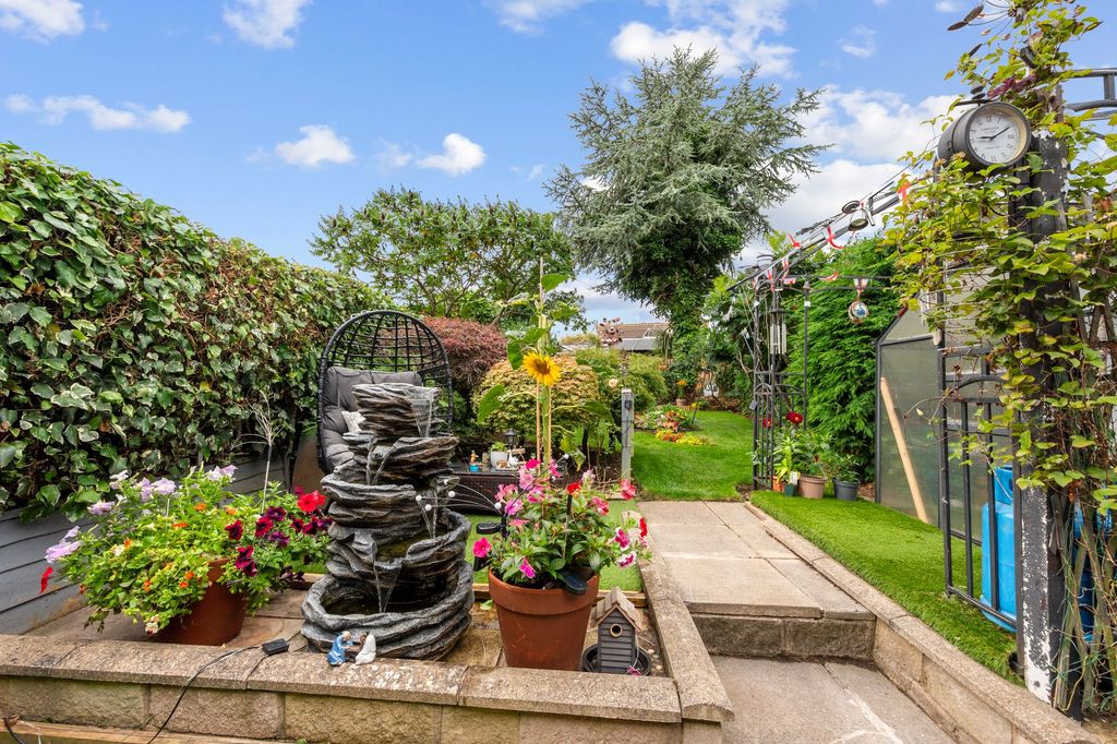 Property photo 3 of 34
