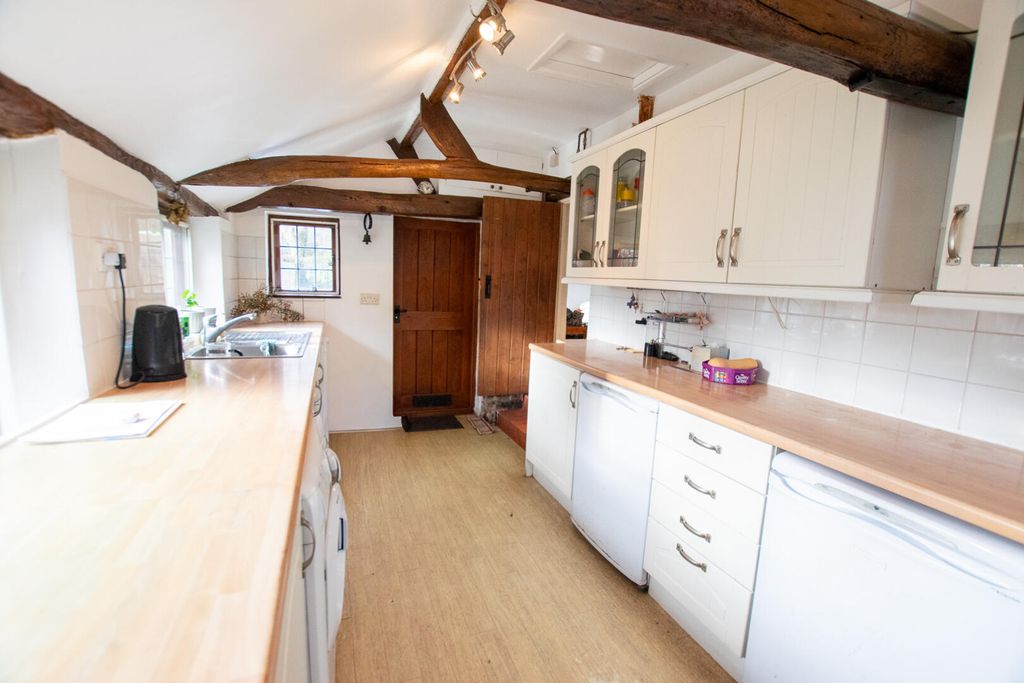 Property photo 3 of 18 Kitchen