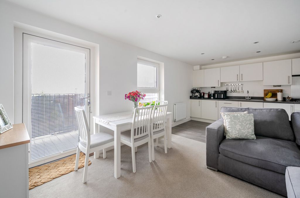 Property photo 3 of 14 1311257-15-687515...