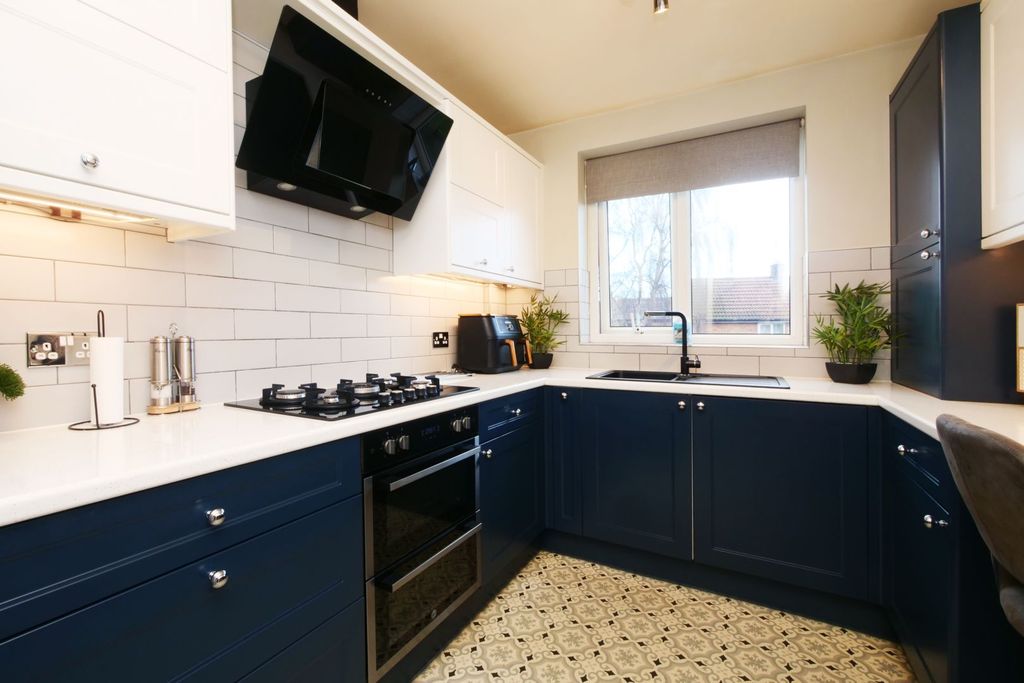 Property photo 1 of 17 Kitchen