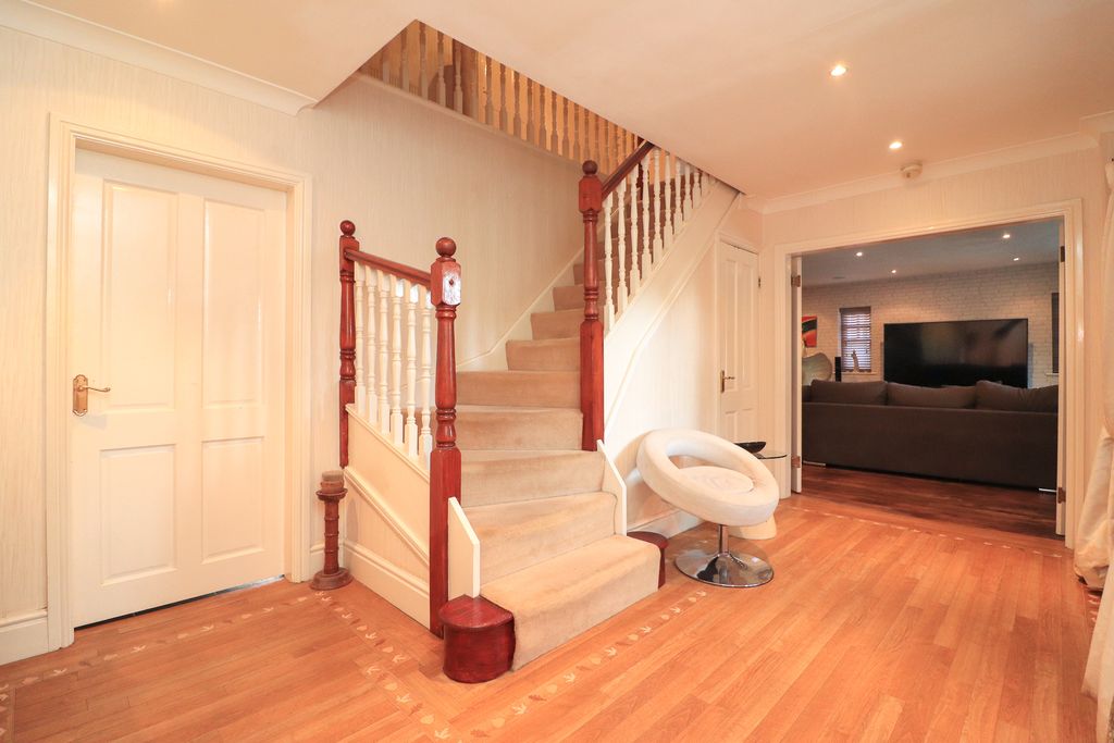 Property photo 3 of 43