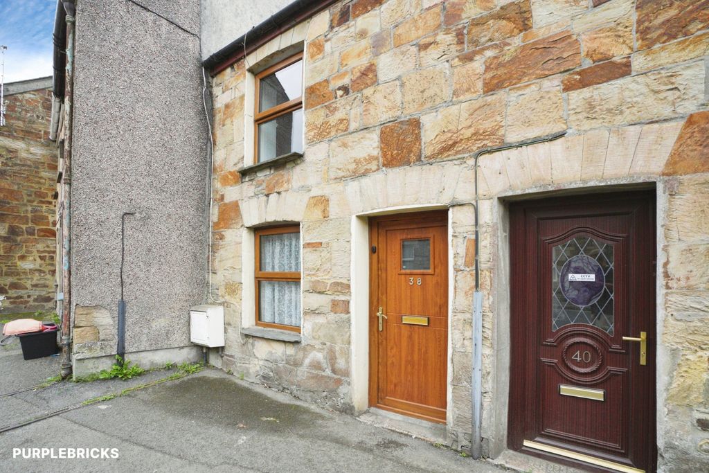 Property photo 1 of 19 Outside