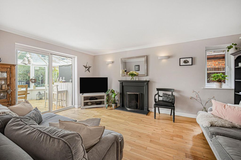 Property photo 2 of 33