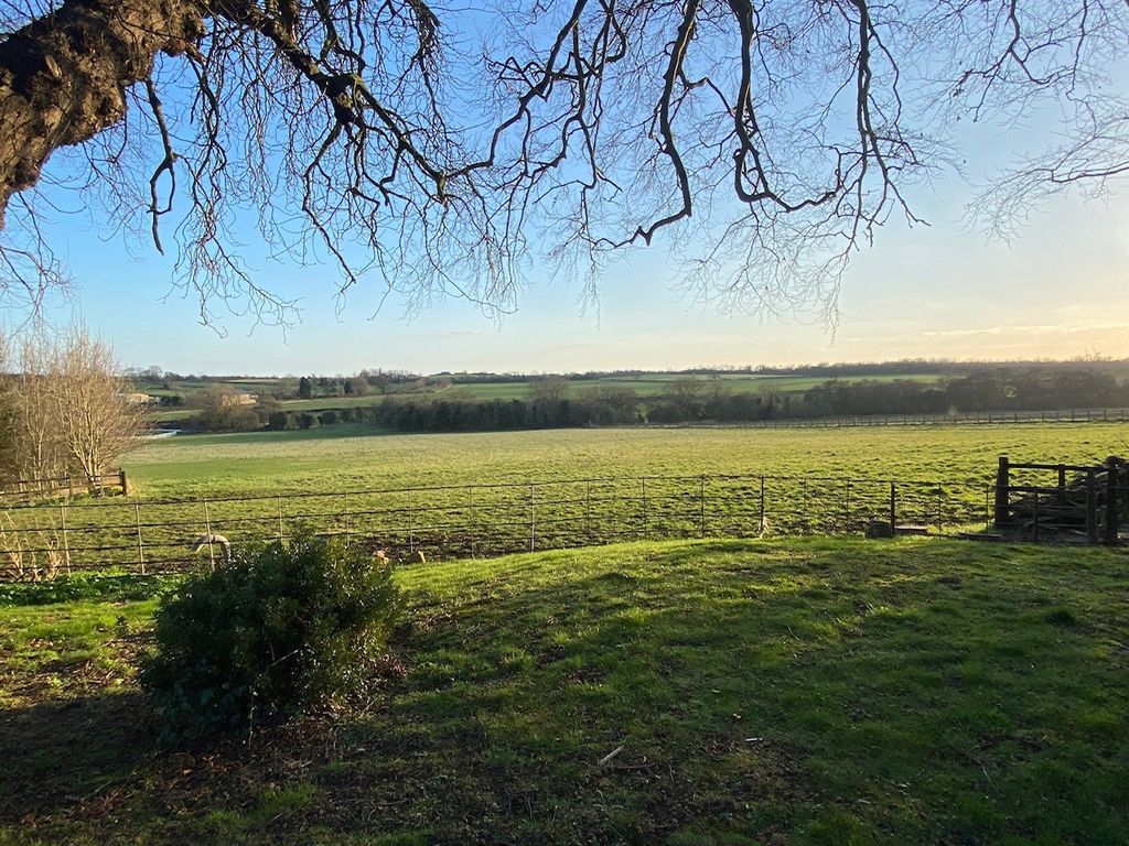Property photo 2 of 9