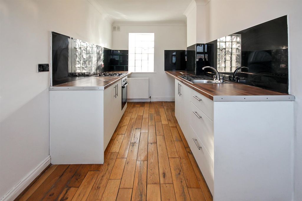 Property photo 3 of 10 Kitchen/Breakfast Room