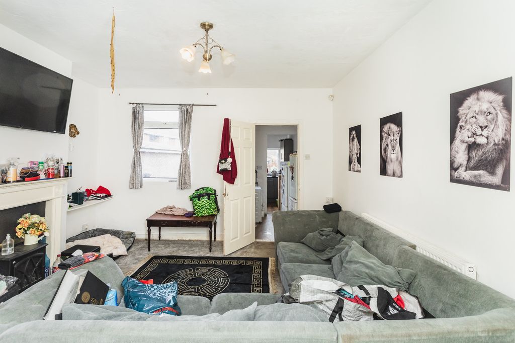 Property photo 2 of 36