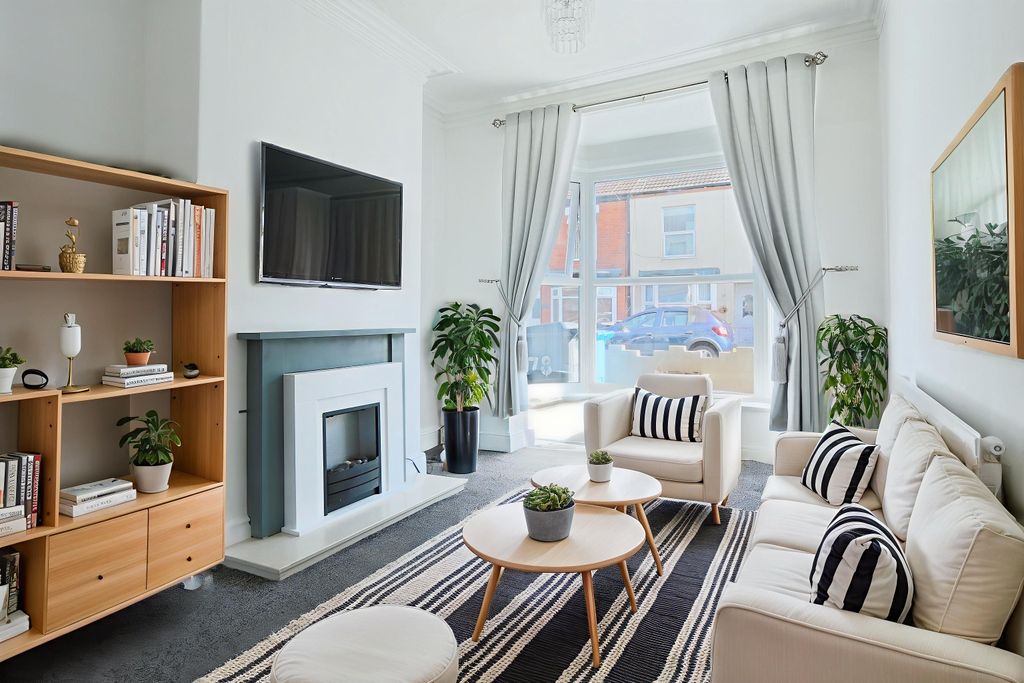 Property photo 2 of 10 3842755