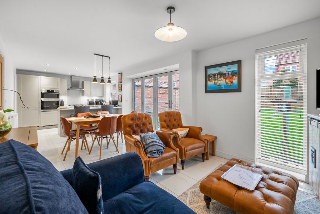 Property photo 2 of 16 Picture No. 12