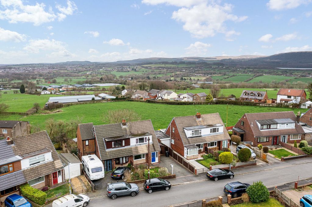 Property photo 2 of 35