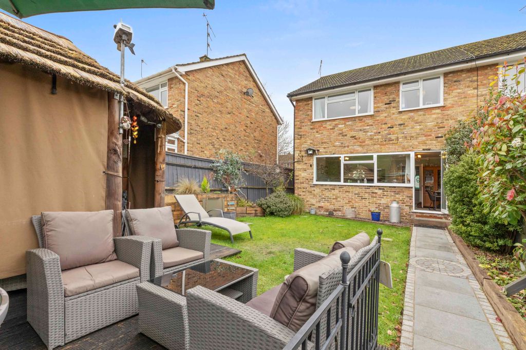 Property photo 3 of 14 5 Du Pre Walk, Hp10 0Qj (Low Res)-11