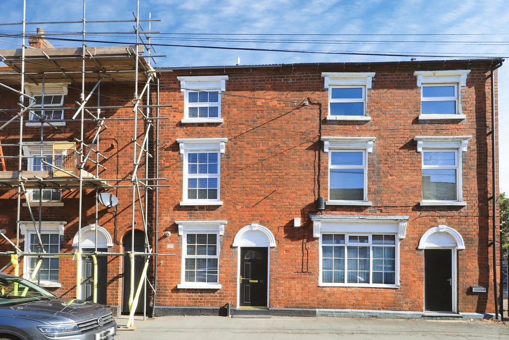 Property photo 1 of 32