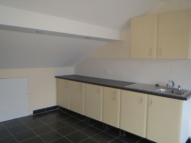 Property photo 3 of 10 Kitchen