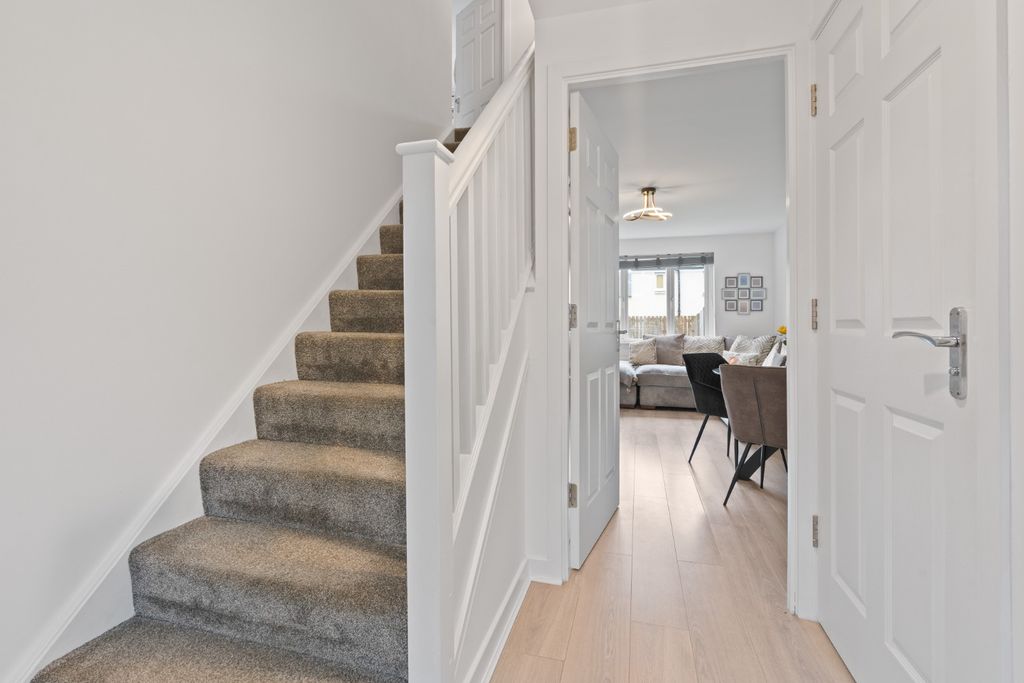 Property photo 2 of 21 5558761