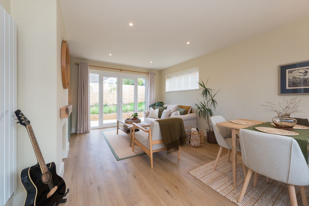 Property photo 2 of 29 Sitting Room