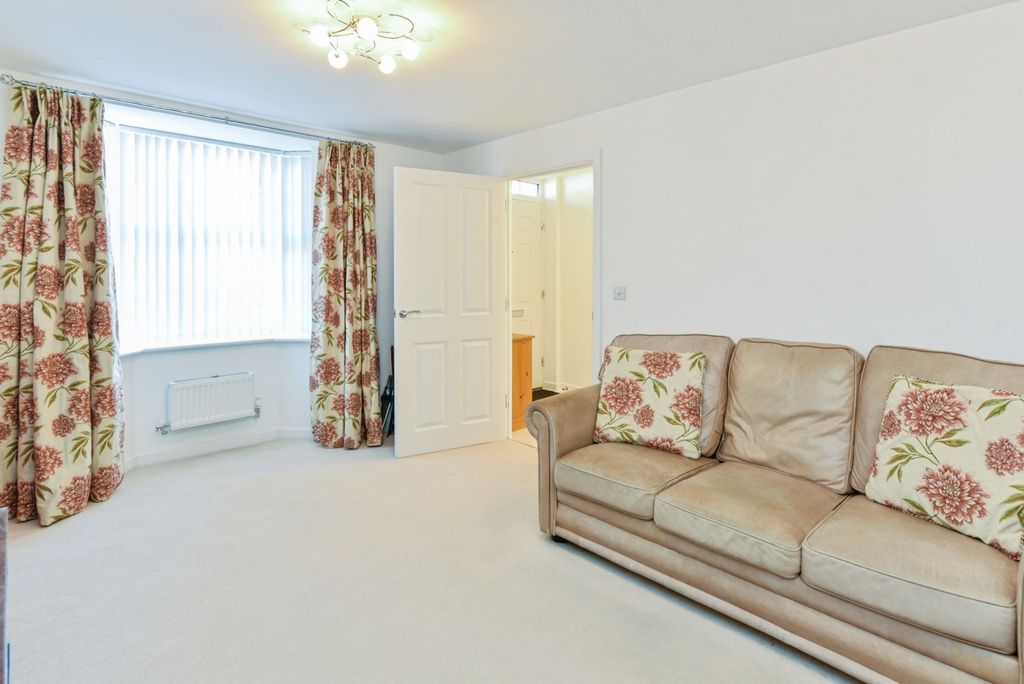 Property photo 3 of 16 Photo