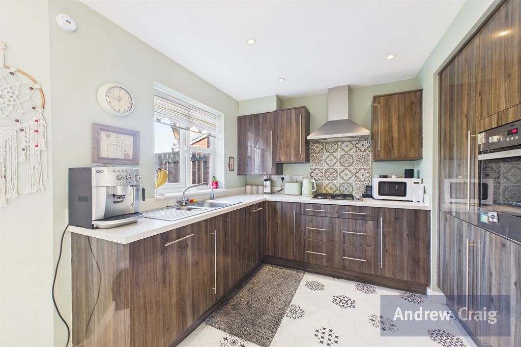 Property photo 2 of 11 Kitchen Diner