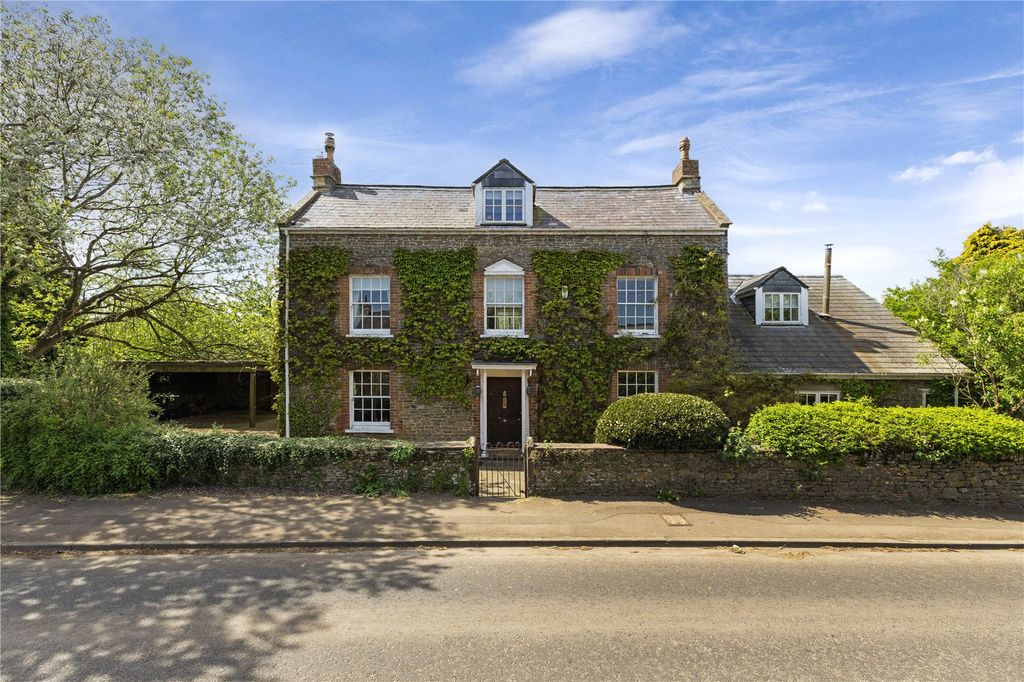 Property photo 1 of 16 Ivy House