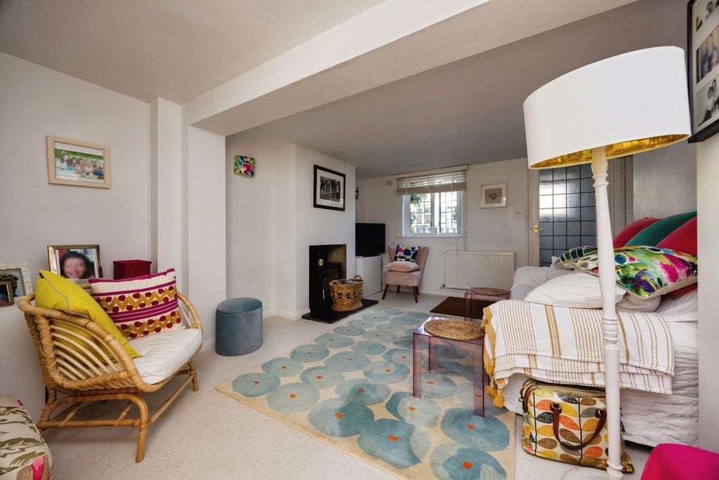 Property photo 2 of 27 Pbox-Img.Jpg