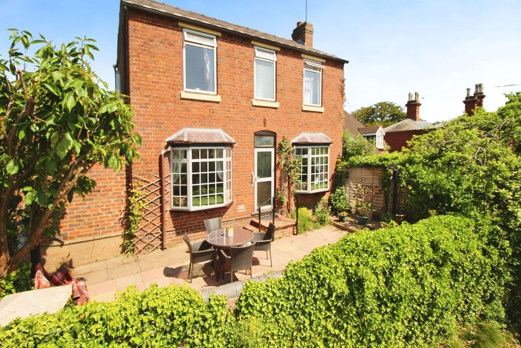 Property photo 1 of 33