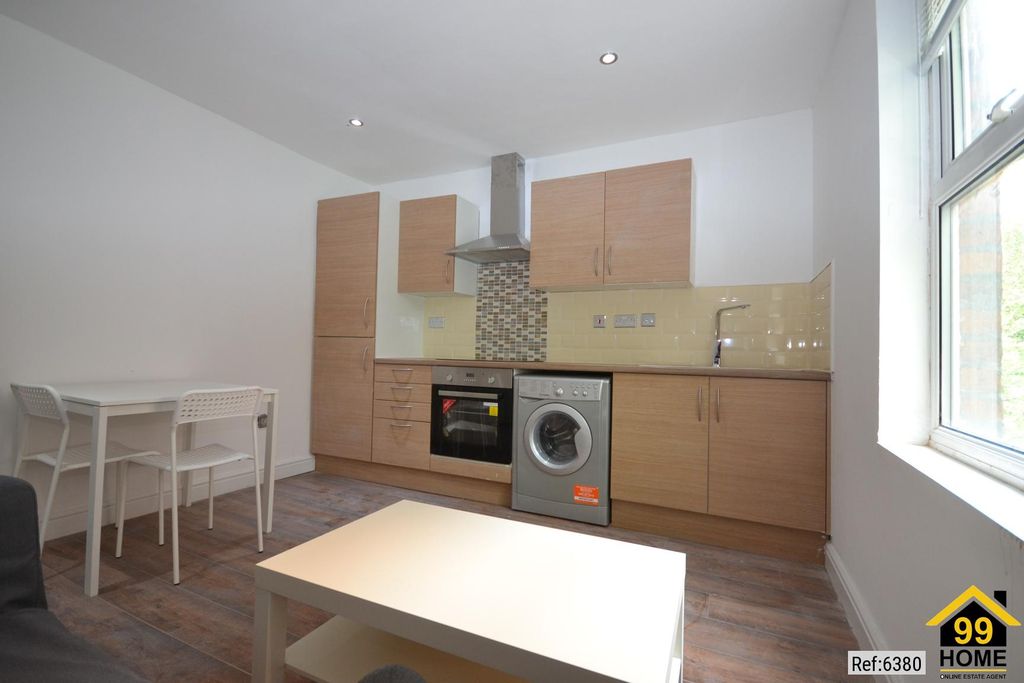 Property photo 3 of 10 Photo 2