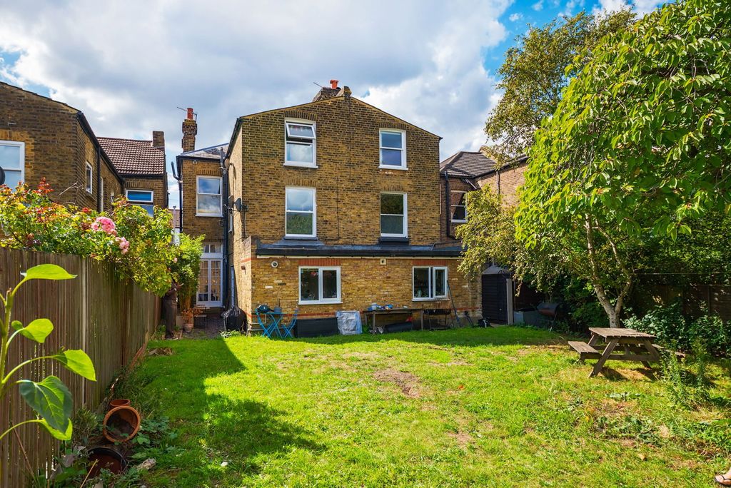 Property photo 2 of 17