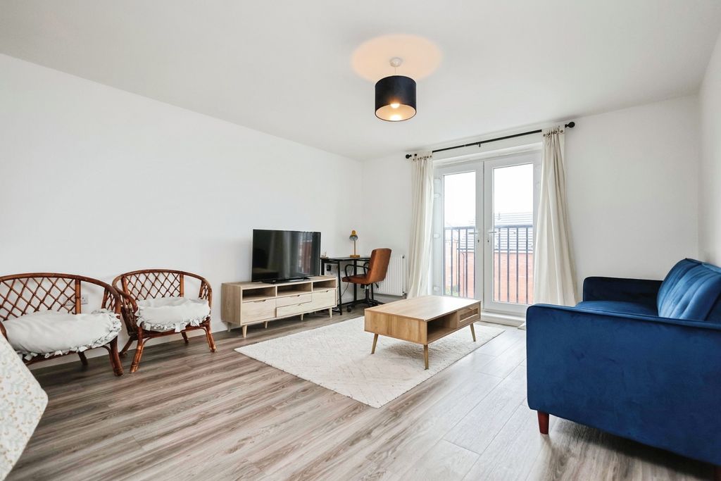 Property photo 2 of 17 Lounge