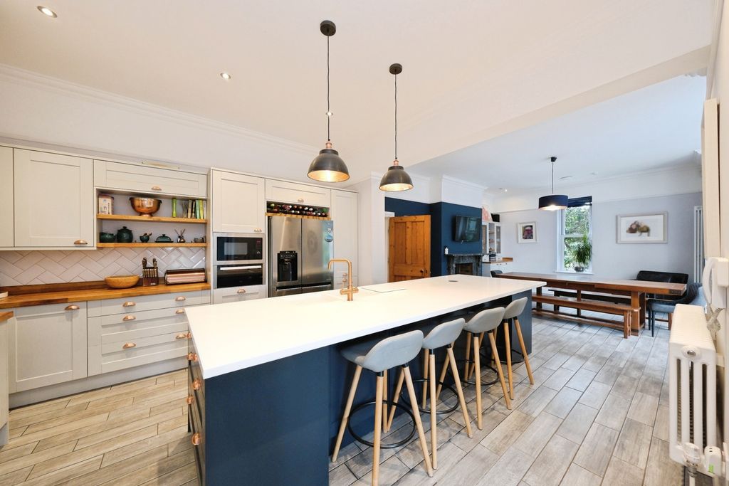 Property photo 3 of 47 Pbox-Img.Jpg