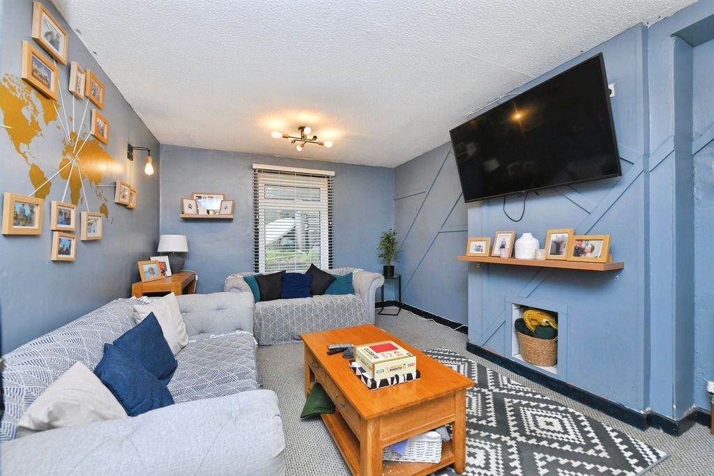 Property photo 2 of 18