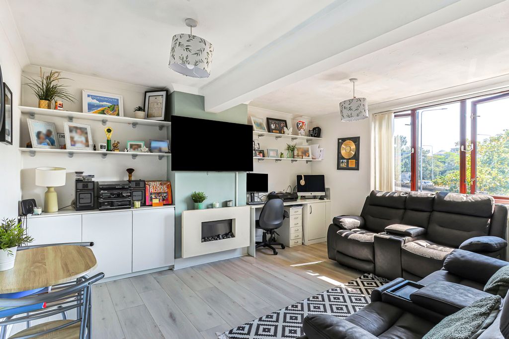 Property photo 2 of 15 333A6792