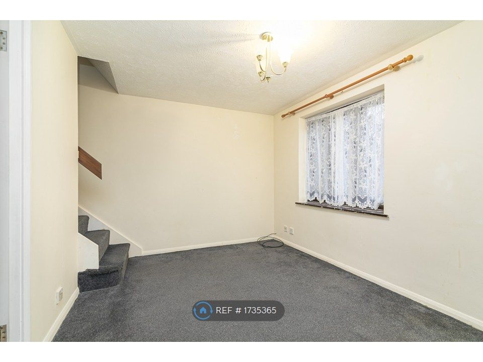 Property photo 1 of 20 Living Room