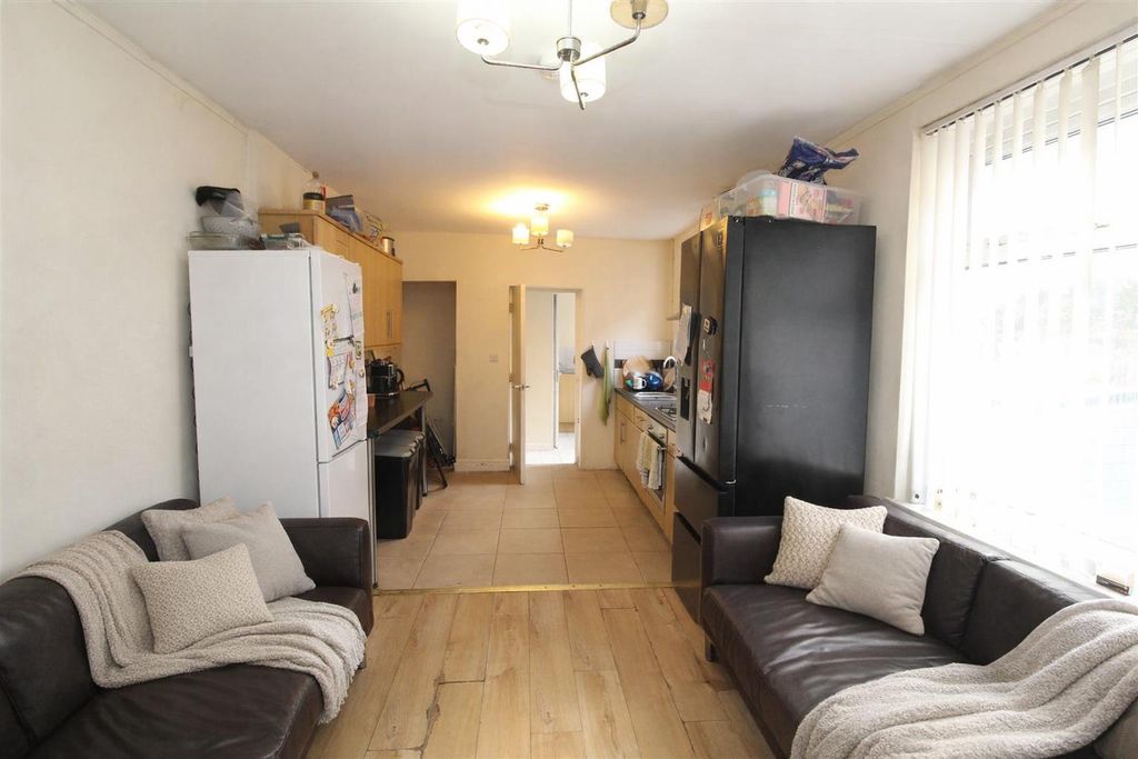 Property photo 1 of 21 Arran Street 4.Png