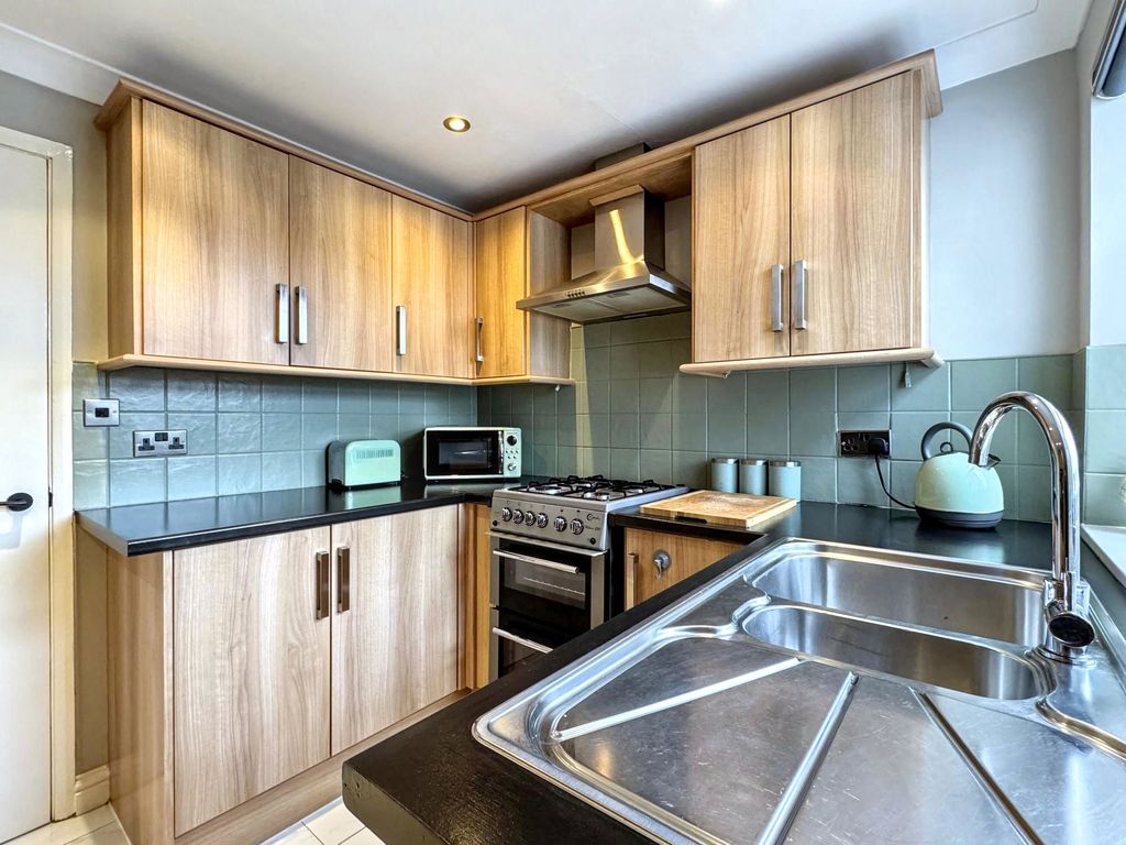 Property photo 3 of 28