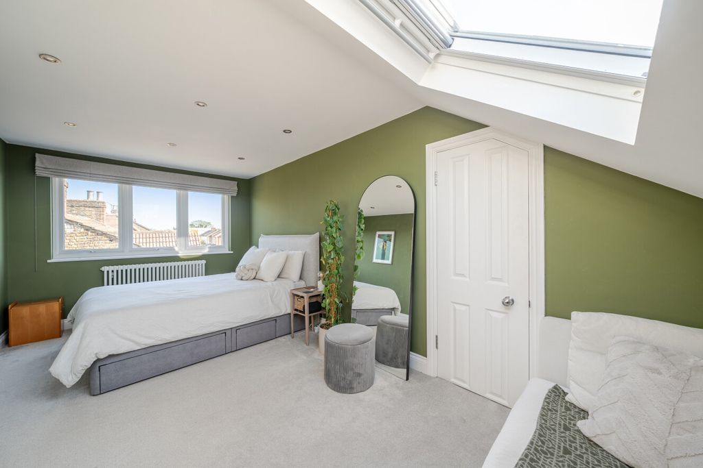 Property photo 2 of 11 1437839-17-69d69B...